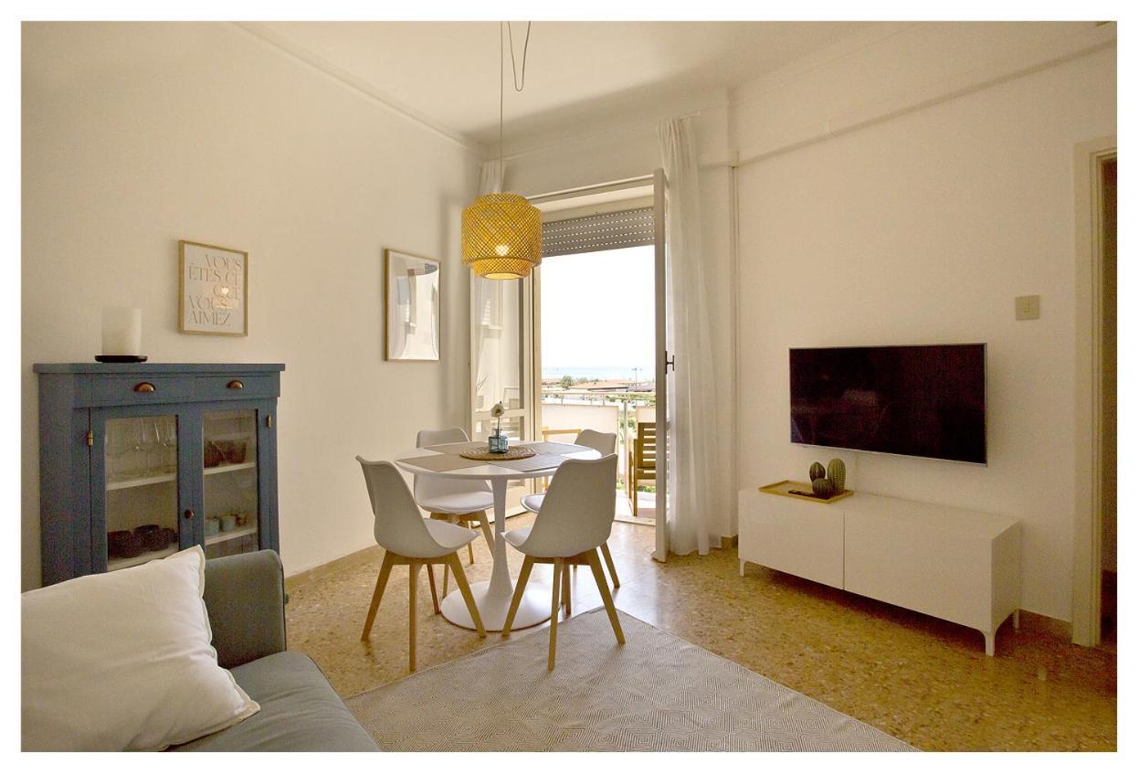 Casa Gorgone, Seafront Flat! Lejlighed Viareggio Eksteriør billede